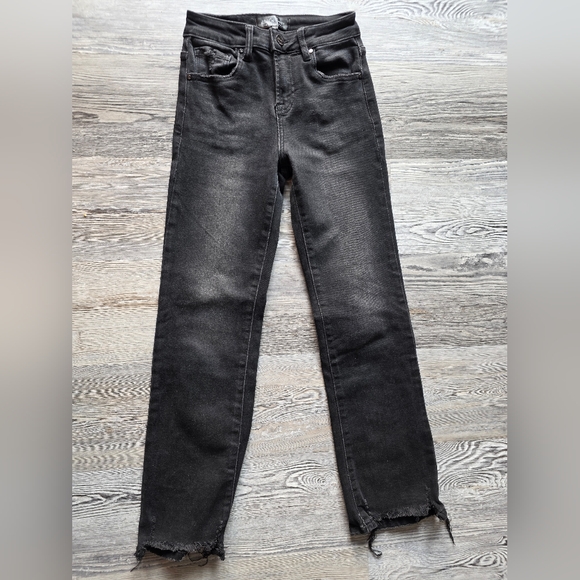 Sleek Black Skinny Jeans for Women - Picture 1 of 4